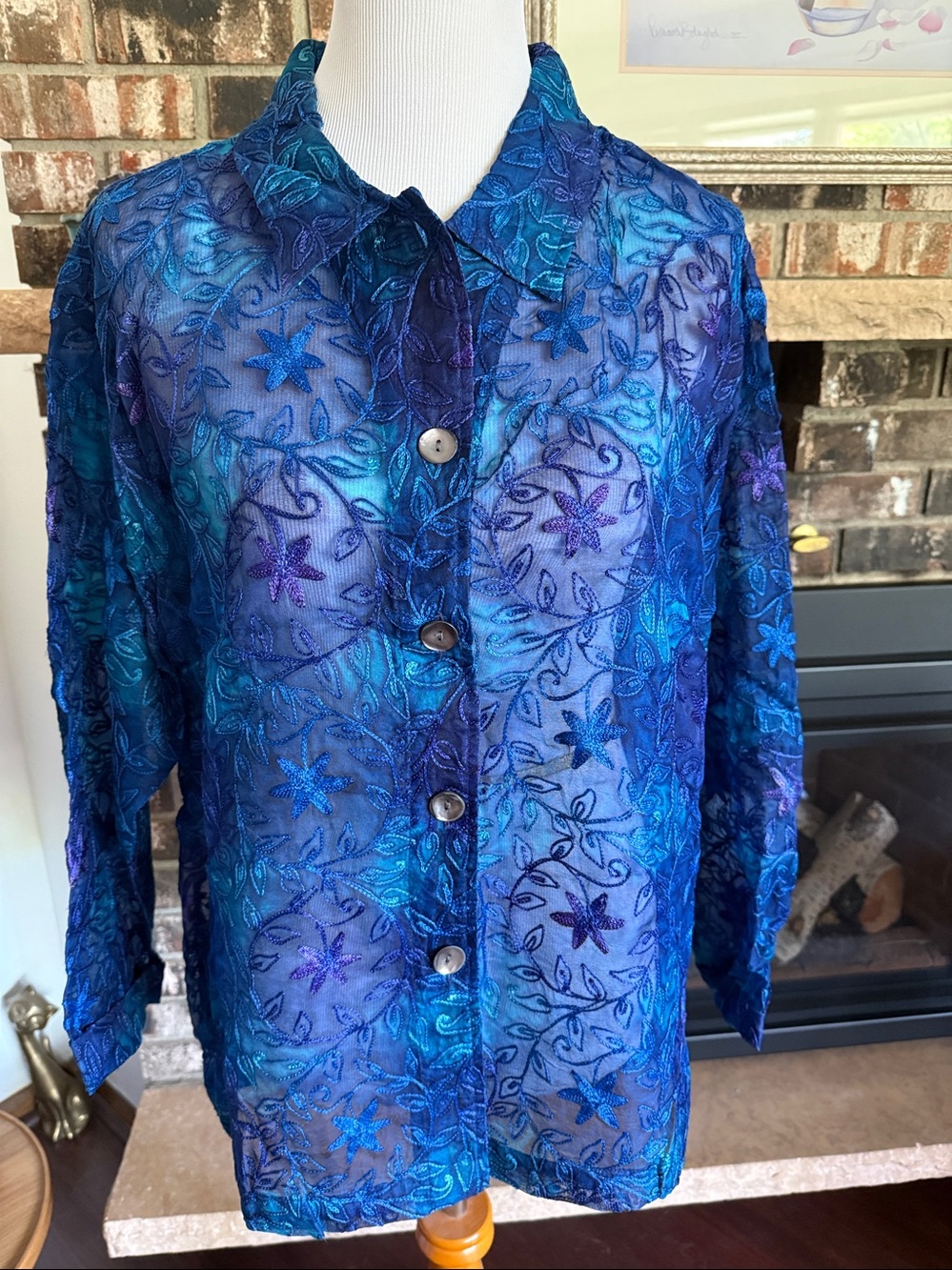 CHICOS Design Vintage 100% silk embroidered button up top or jacket.